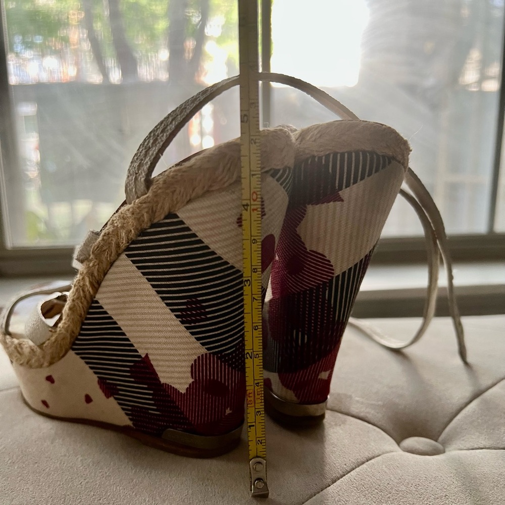 Burberry Sandals - Picture 15 of 16